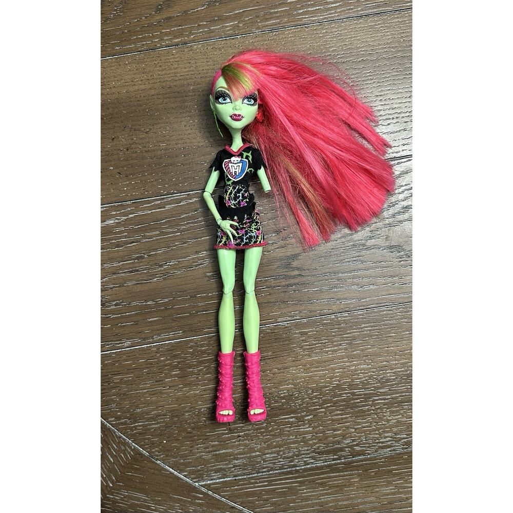 Monster High Venus McFlytrap Doll 2011 READ